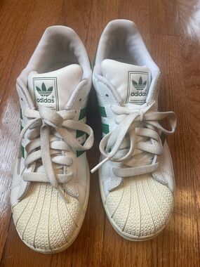 Boys Adidas toe shell green and white. size:6